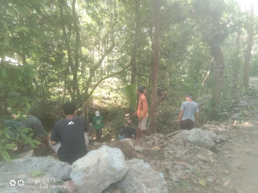 Kerja Bakti Sebagai Sarana Sosialisasi dan Membangun Toleransi Warga Kalipetir Lor, Margosari